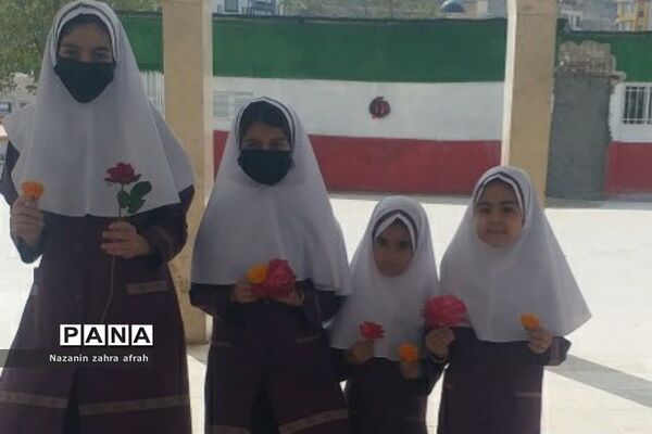 غبارروبی مزار شهدا در هفته بسیج دانش‌آموزی توسط دانش‌آموزان رودهن