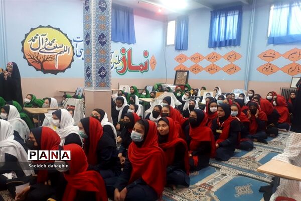 یادواره شهدا و پویش رفیق شهیدم در دبیرستان زکیه ملارد