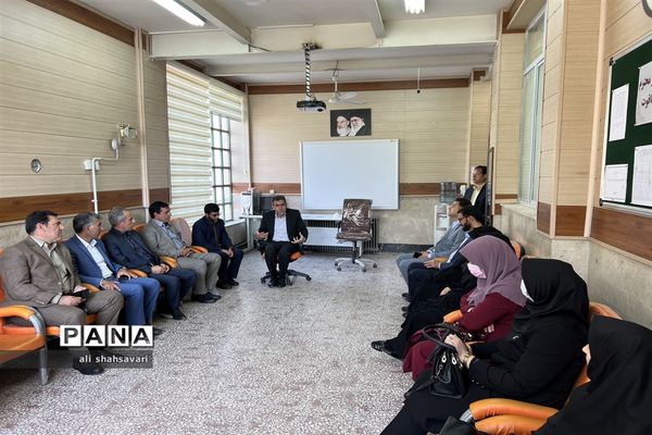 نواختن زنگ استکبارستیزی در مدارس کرمانشاه