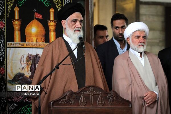 تشییع پیکر آیت‌الله حسین مفید