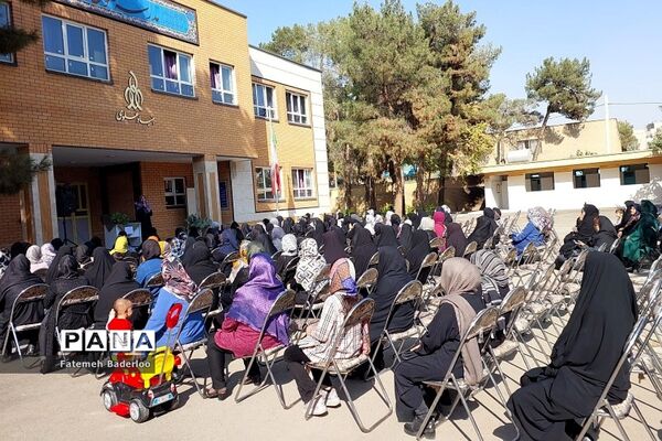 برگزاری جلسه انتخابات انجمن اولیا و مربیان در دبیرستان نمونه دولتی ولایت