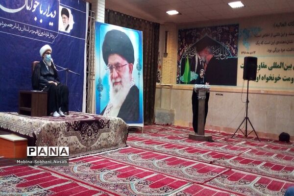 دیدار نماینده ولی فقیه در استان و امام جمعه بوشهر با جوانان