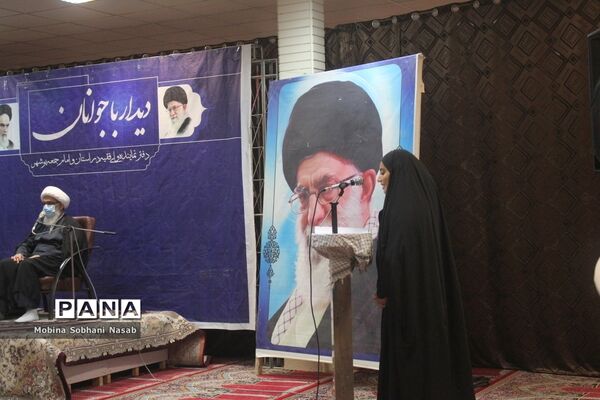 دیدار نماینده ولی فقیه در استان و امام جمعه بوشهر با جوانان