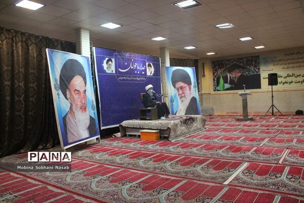 دیدار نماینده ولی فقیه در استان و امام جمعه بوشهر با جوانان