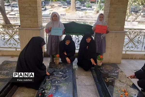 غبارروبی مزار شهدا توسط دانش‌آموزان دبستان پروین اعتصامی رودهن