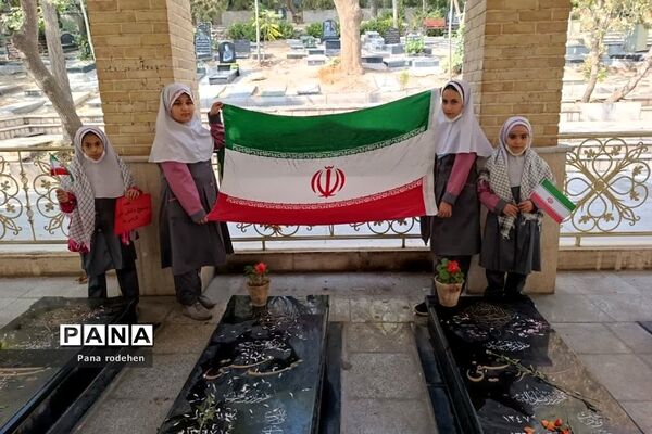 غبارروبی مزار شهدا توسط دانش‌آموزان دبستان پروین اعتصامی رودهن