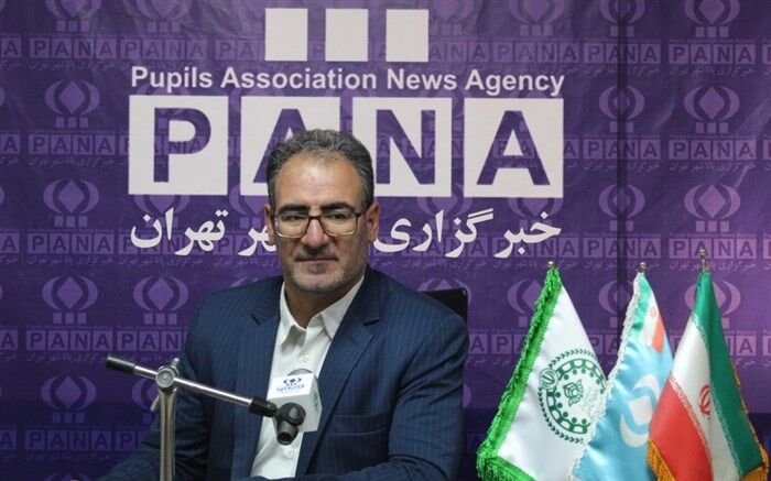 برپایی غرفه سازمان دانش‌آموزی شهر تهران در روز دانش‌آموز‌ با مشارکت دانش‌آموزان