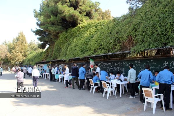 اولین دوره نمایشگاهی دستاوردهای دانش‌آموزان دبیرستان نمونه دولتی هفده شهریور