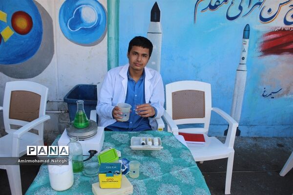 اولین دوره نمایشگاهی دستاوردهای دانش‌آموزان دبیرستان نمونه دولتی هفده شهریور