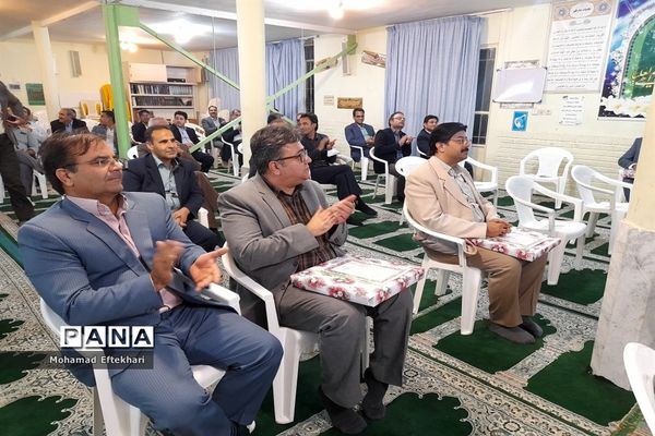 نشست شورای دبیران دبیرستان پسرانه نمونه آیت‌الله خامنه‌ای کاشمر