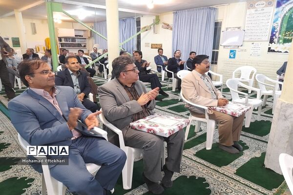 نشست شورای دبیران دبیرستان پسرانه نمونه آیت‌الله خامنه‌ای کاشمر