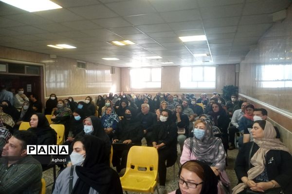 برگزاری اولین جلسه هدایت تحصیلی دانش‌آموزان پایه هفتم دبیرستان حر منطقه ۱۳