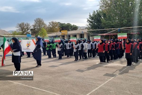 جشن المپیاد ورزشی درون مدرسه‌ای در دبیرستان زینبیه منطقه ۱۳