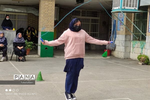 جشن المپیاد ورزشی درون مدرسه‌ای در دبیرستان زینبیه منطقه ۱۳