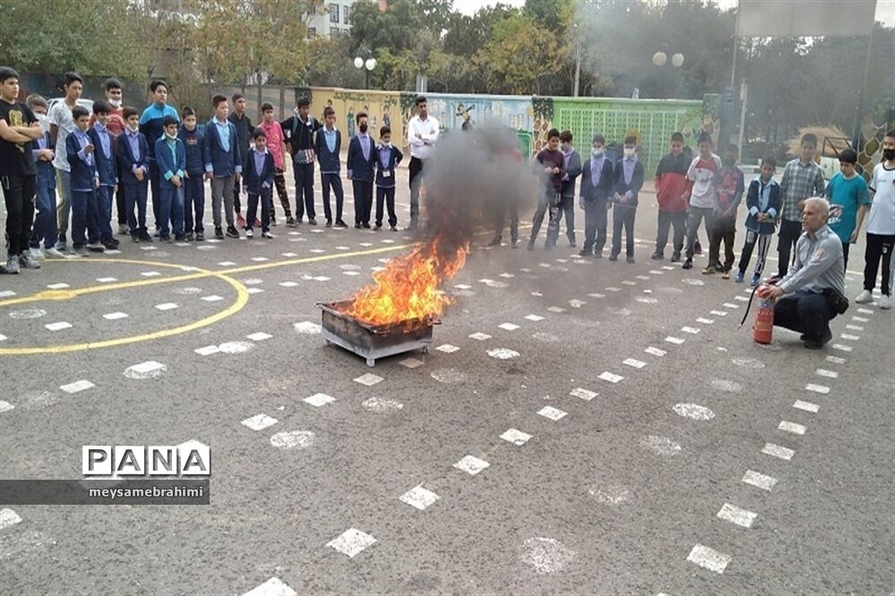 برگزاری مانور پدافندغیرعامل در منطقه کهریزک