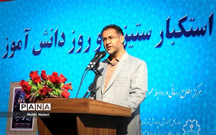 دانش‌آموزان ما در مقابل دشمنان ایستادگی و مقاومت دارند