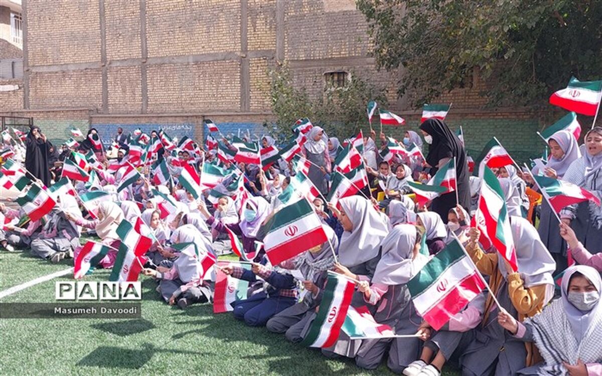 آیین نواخته‌شدن زنگ استکبارستیزی در دبستان سعدی ناحیه ۴ شیراز