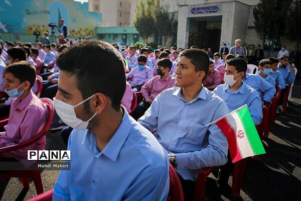 آیین نواختن زنگ استکبار‌ستیزی و روز دانش‌آموز