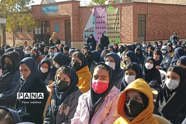 نواختن زنگ استکبار‌ستیزی در آموزش و‌ پرورش رودهن