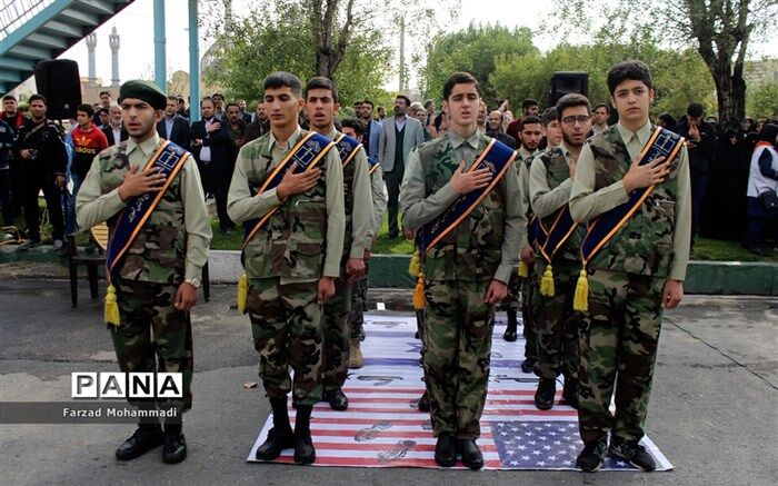 دشمنان در جنگ شناختی، دینداری دانش‌آموزان و جوانان را هدف گرفته‌اند