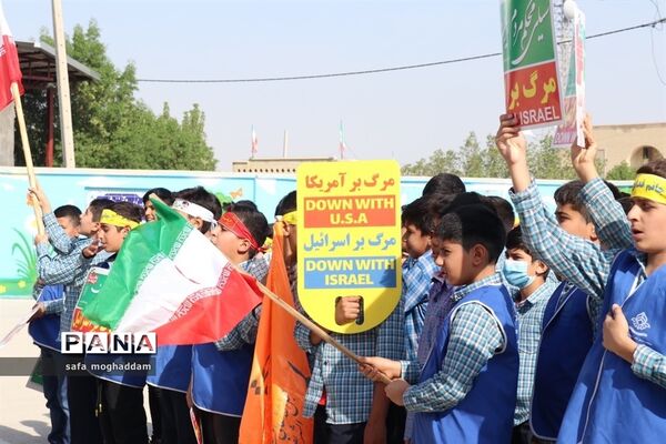 آیین نواختن زنگ استکبار ستیزی در مدارس گله‌دار استان فارس