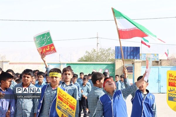آیین نواختن زنگ استکبار ستیزی در مدارس گله‌دار استان فارس