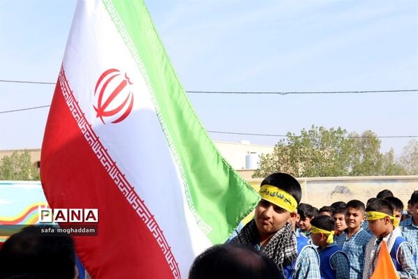 آیین نواختن زنگ استکبار ستیزی در مدارس گله‌دار استان فارس
