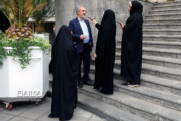 حاشیه جلسه هیات دولت - ۱۱ آبان