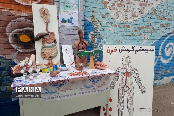 بزرگداشت روز آزمایشگاه در دبیرستان حدیث کسا خاورشهر
