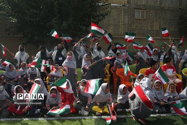 گرامیداشت ۱۳ آبان زنگ استکبار ستیزی در دبستان سعدی