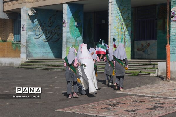 گرامیداشت ۱۳ آبان زنگ استکبار ستیزی در دبستان سعدی