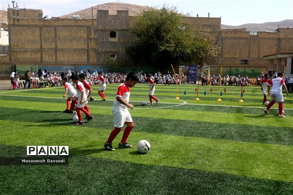 گرامیداشت ۱۳ آبان زنگ استکبار ستیزی در دبستان سعدی