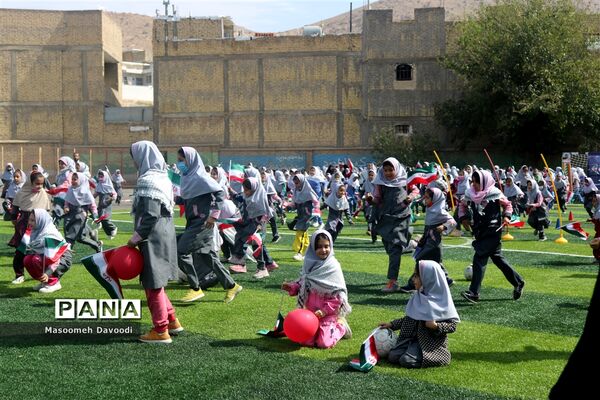 گرامیداشت ۱۳ آبان زنگ استکبار ستیزی در دبستان سعدی