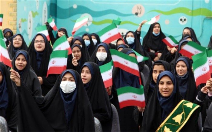 اجرای سرود همگانی دانش‌آموزان آموزشگاه مشکوه نور اسلامشهر/فیلم