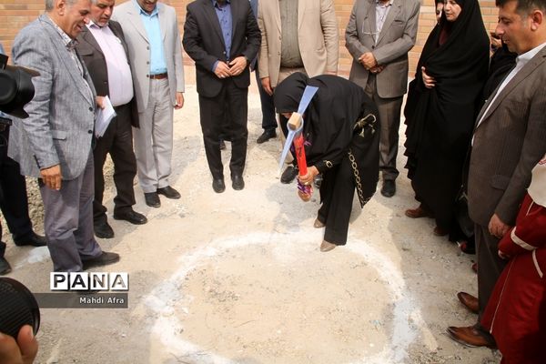 کلنگ زنی پروژه مشارکتی سالن چند منظوره شهید رضا نگهبان در بهبهان