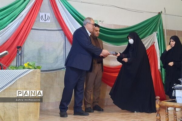آیین نواختن زنگ استکبار ستیزی در دبیرستان حدیث کسا شهرری