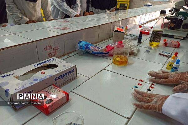 گرامیداشت روز آزمایشگاه در پژوهش‌سرای  اسداللّٰه اسدی در شیراز