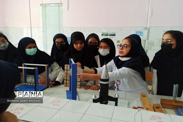 گرامیداشت روز آزمایشگاه در پژوهش‌سرای  اسداللّٰه اسدی در شیراز
