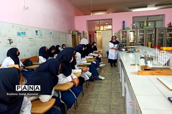 گرامیداشت روز آزمایشگاه در پژوهش‌سرای  اسداللّٰه اسدی در شیراز