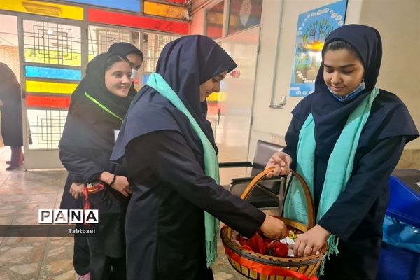 گرامیداشت  روز دانش‌آموز در دبیرستان زینبیه منطقه ۱۳