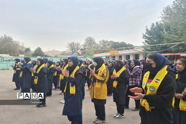 گرامیداشت  روز دانش‌آموز در دبیرستان زینبیه منطقه ۱۳