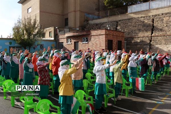 برگزاری آیین نمادین نواختن زنگ استکبارستیزی در دبستان دخترانه مهرنوین فیروزکوه