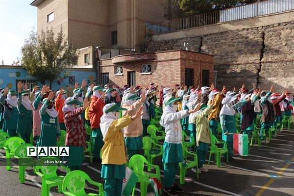 برگزاری آیین نمادین نواختن زنگ استکبارستیزی در دبستان دخترانه مهرنوین فیروزکوه