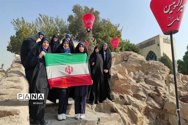 دیدار دانش‌آموزان راه زینب منطقه ۱۳ از مزار شهدای گمنام زینبیه