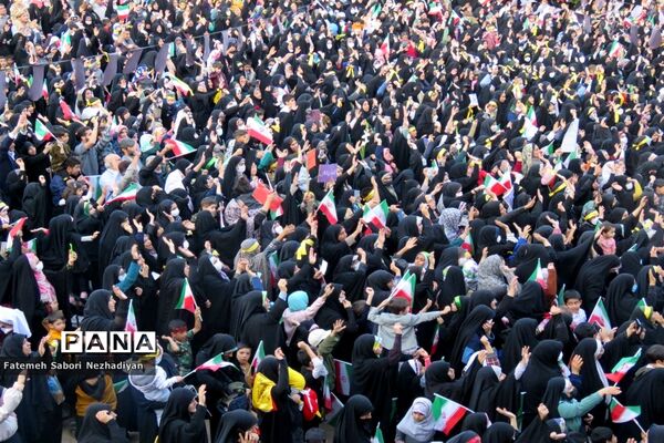 اجتماع دانش‌آموزان شیرازی به یاد شهدای حادثه تروریستی حرم شاهچراغ (ع)
