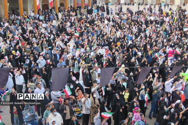 اجتماع دانش‌آموزان شیرازی به یاد شهدای حادثه تروریستی حرم شاهچراغ (ع)