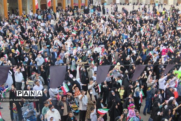 اجتماع دانش‌آموزان شیرازی به یاد شهدای حادثه تروریستی حرم شاهچراغ (ع)