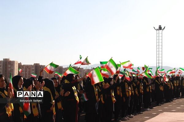 زنگ مبارزه با استکبار جهانی در مدرسه تمام‌تشکیلاتی سردار شهید سلیمانی زنجان