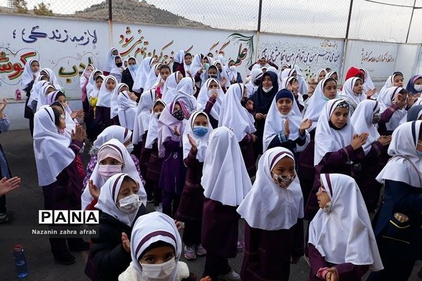 جشن روز دانش‌آموز در دبستان حضرت زهرا(س) رودهن