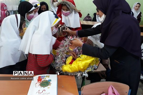 جشن روز دانش‌آموز در دبستان حضرت زهرا(س) رودهن
